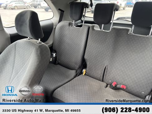 Used 2010 Toyota Yaris 2-Door Hatchback image 22