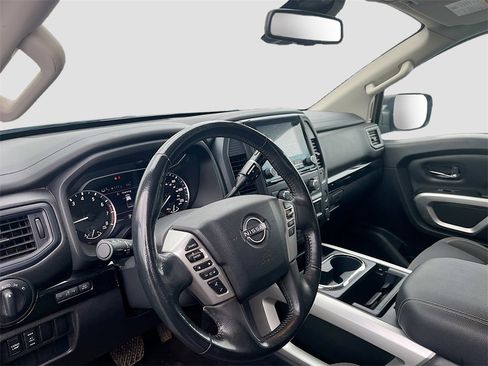 Used 2023 Nissan Titan SV w/ SV Convenience Package image 9