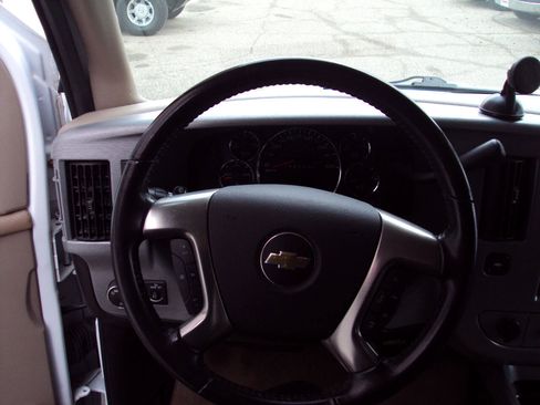 Used 2014 Chevrolet Express 1500 AWD image 24