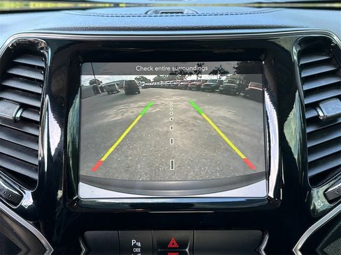 Used 2020 Jeep Cherokee Limited image 26