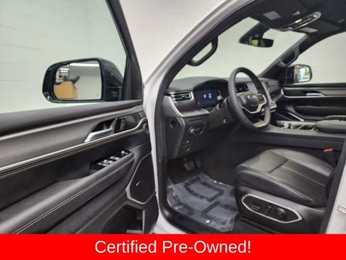 Certified 2025 Jeep Wagoneer Series II w/ 8-Passenger Seating Package AWD/4WD image 11