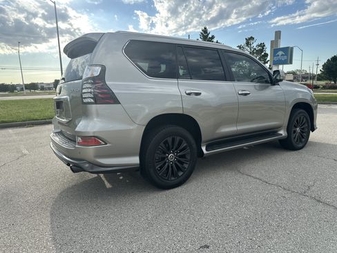 Used 2023 Lexus GX 460 Luxury w/ Sport Design Package AWD/4WD image 10