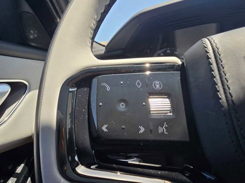 Certified 2026 Land Rover Range Rover Velar Dynamic SE image 31