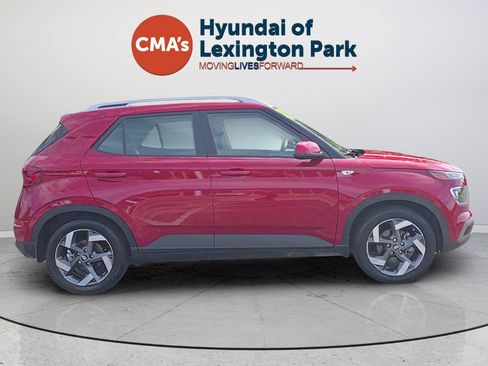 Used 2023 Hyundai Venue SEL FWD image 6