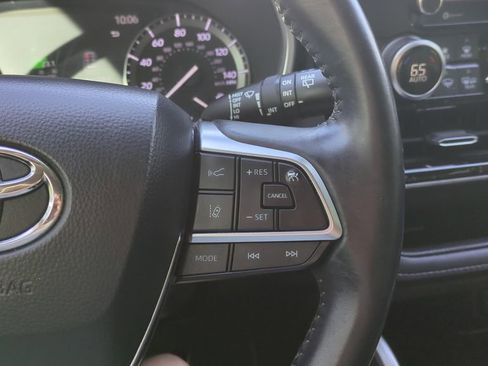 Used 2020 Toyota Highlander XLE image 24