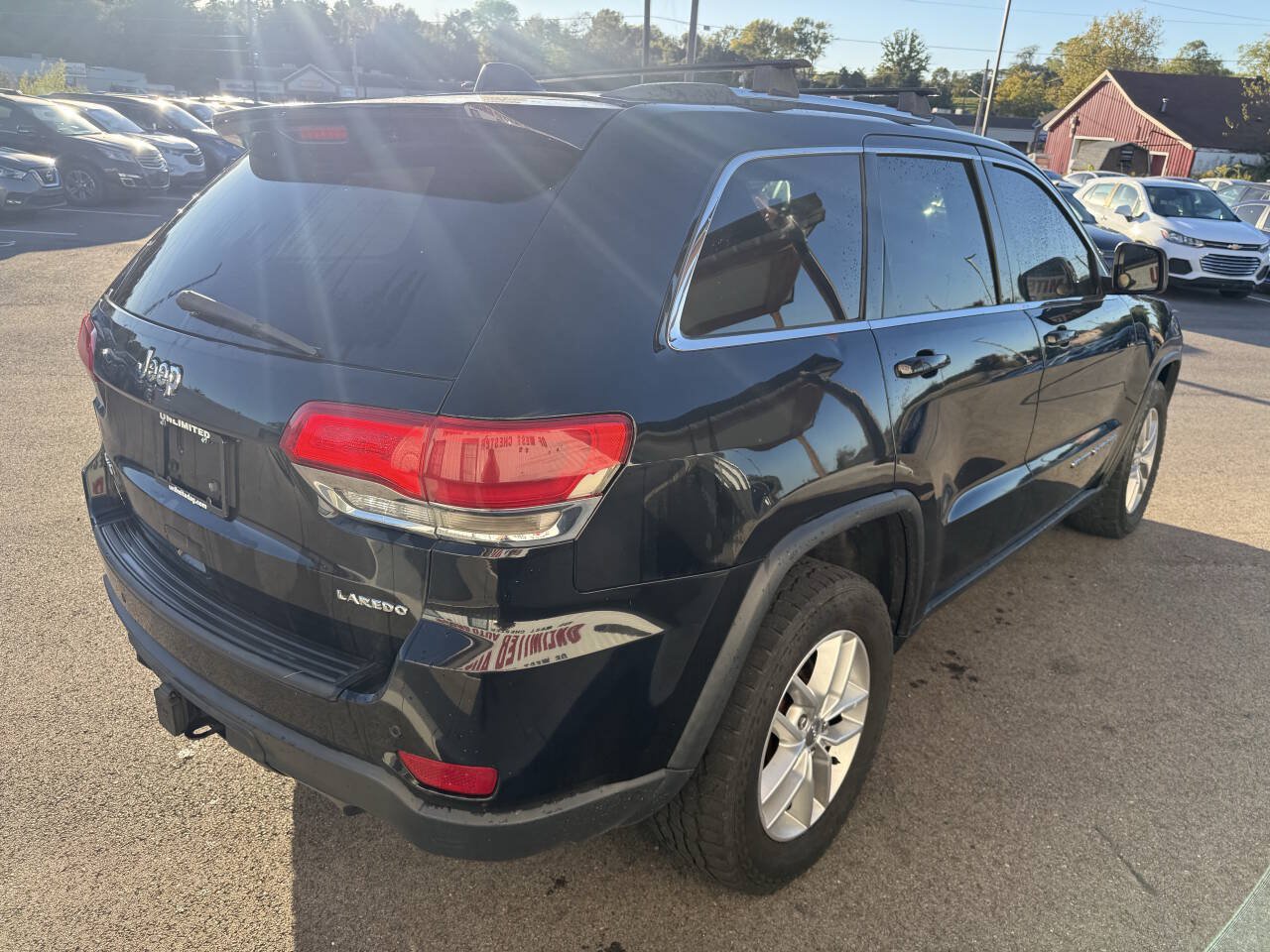 Used 2017 Jeep Grand Cherokee Laredo w/ Quick Order Package 23E AWD/4WD image 5