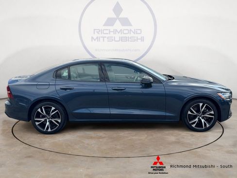 Used 2023 Volvo S60 B5 Plus image 2