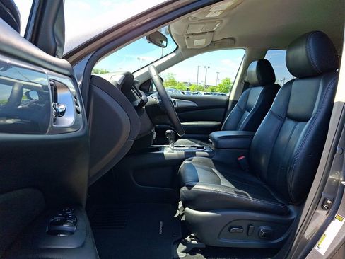 Used 2017 Nissan Pathfinder SL w/ SL Tech Package AWD/4WD image 14