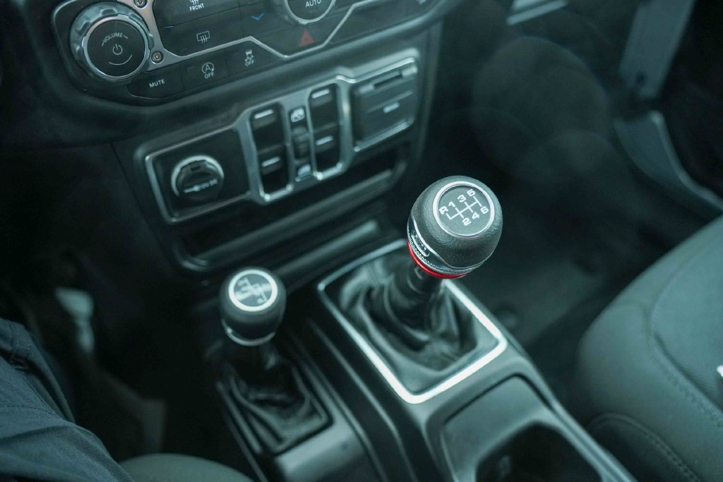Used 2023 Jeep Gladiator Sport AWD/4WD image 14