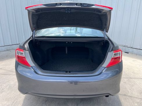 Used 2012 Toyota Camry LE FWD image 9