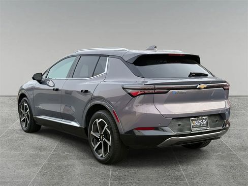 Used 2025 Chevrolet Equinox EV LT w/ Convenience Package image 12