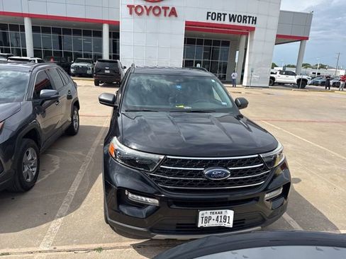 Used 2020 Ford Explorer XLT w/ Equipment Group 202A AWD/4WD image 2