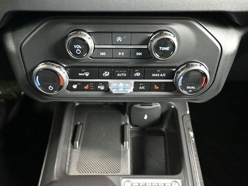 Used 2025 Ford Bronco Outer Banks image 28