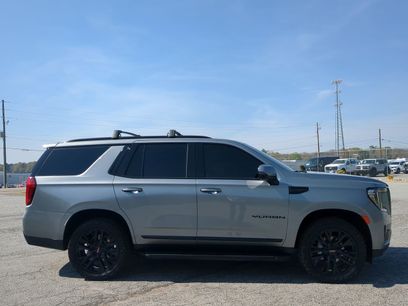 Used 2023 GMC Yukon SLT w/ SLT Premium Package