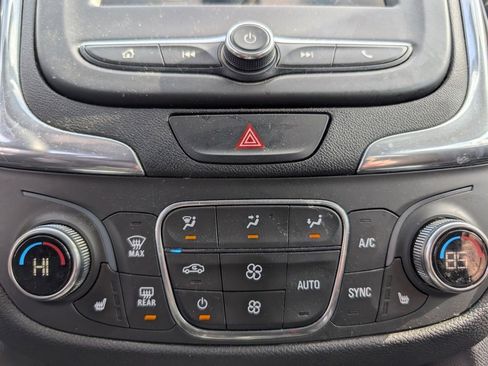 Used 2019 Chevrolet Equinox LT image 16