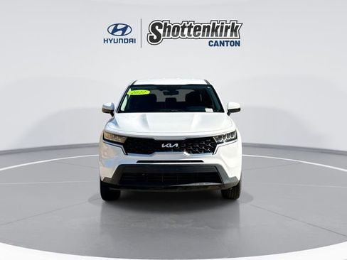 Used 2022 Kia Sorento LX image 3