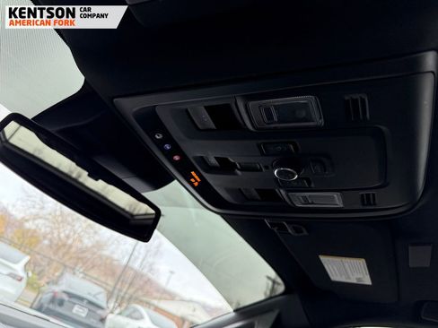 Used 2025 GMC Yukon Denali w/ Sun & Power Step Package image 31