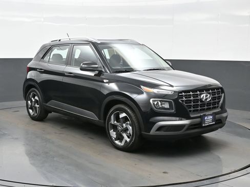 Certified 2025 Hyundai Venue SEL image 8