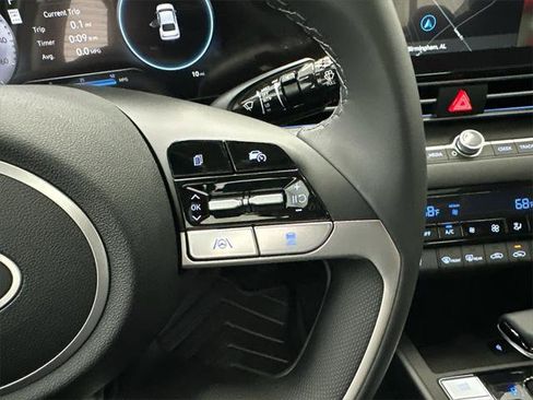 New 2025 Hyundai Elantra Limited image 26