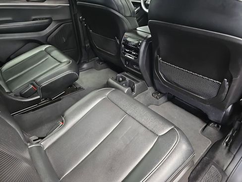 Used 2024 Jeep Grand Cherokee L Limited w/ Luxury Tech Group II image 11