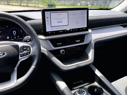 Certified 2025 Ford Explorer Active AWD/4WD image 6