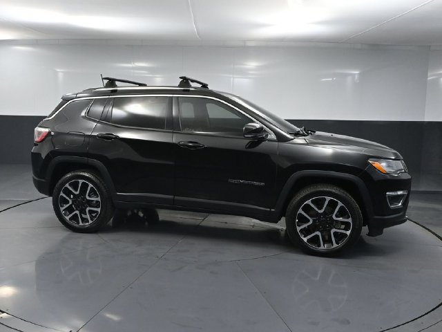 Used 2017 Jeep Compass Limited w/ Navigation Group AWD/4WD image 2