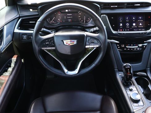 Certified 2024 Cadillac XT6 Premium Luxury image 15