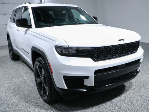 Used 2023 Jeep Grand Cherokee L Laredo AWD/4WD image 5