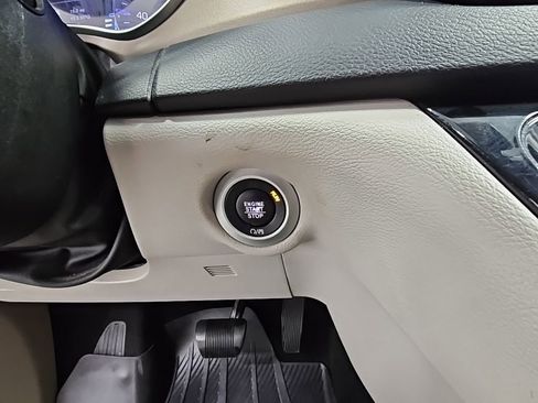 Used 2017 Chrysler Pacifica Touring-L w/ Tire & Wheel Group image 24