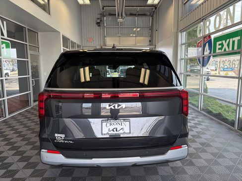 New 2026 Kia Carnival LX image 5