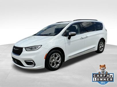 Used 2023 Chrysler Pacifica Limited