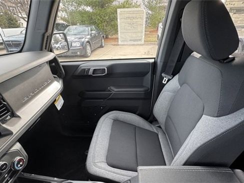 New 2025 Ford Bronco Base image 33