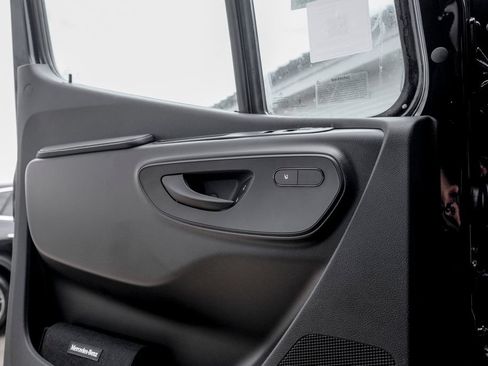 Used 2026 Mercedes-Benz Sprinter 2500 image 13