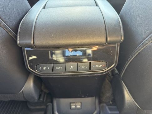 Used 2023 Toyota Highlander XLE image 36