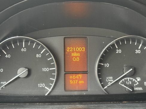 Used 2018 Mercedes-Benz Sprinter 2500 image 6