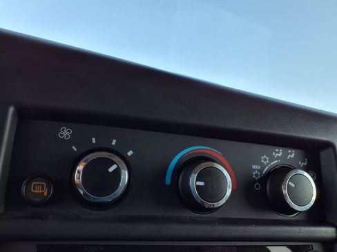 Used 2024 Chevrolet Express 3500 LT w/ LT Preferred Equipment Group image 4