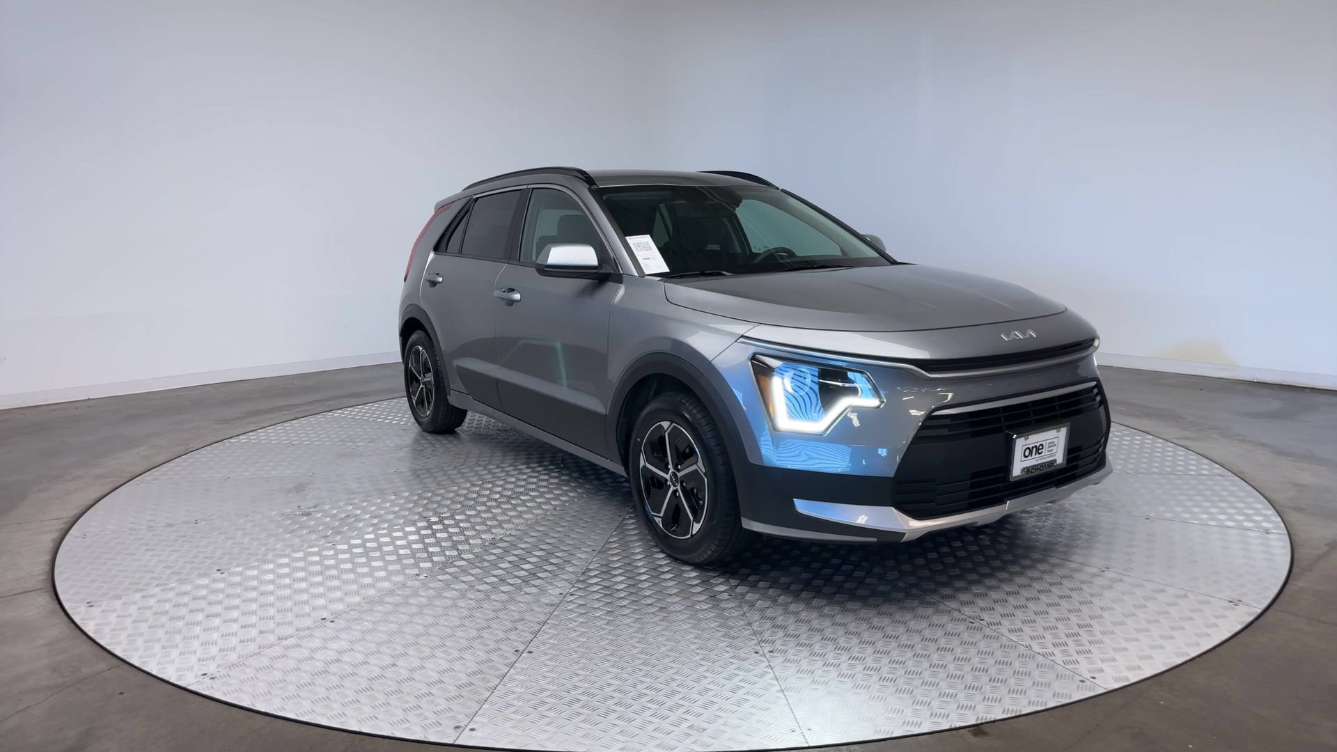 Used 2024 Kia Niro LX FWD image 2
