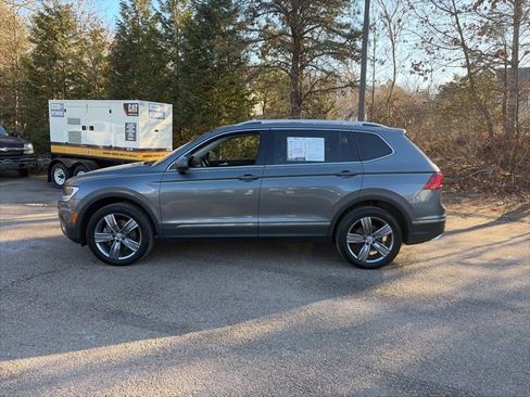 Used 2020 Volkswagen Tiguan SEL w/ 3rd Row Seat Package image 2