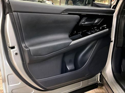 Used 2024 Toyota bZ4X XLE w/ Weather Package image 9