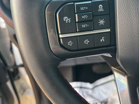 Used 2024 Ford Expedition Limited image 21