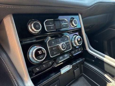 Used 2021 GMC Yukon Denali w/ Denali Premium Package image 19