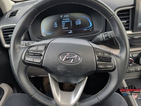Used 2025 Hyundai Venue SEL FWD image 24