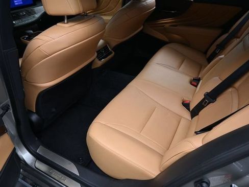 Used 2025 Lexus LS 500 w/ Accessory Package (Z1) RWD image 14