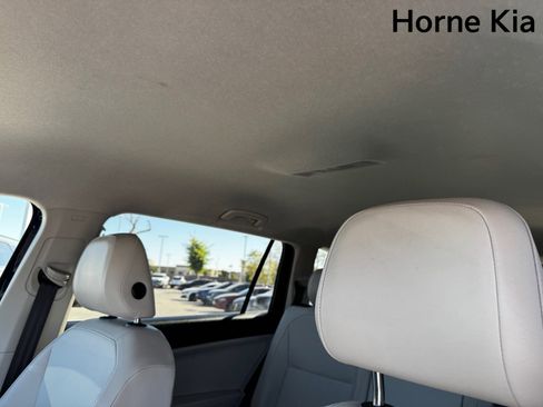 Used 2023 Volkswagen Tiguan SE image 24