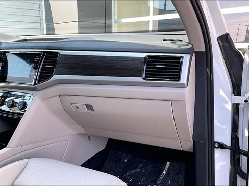 Used 2023 Volkswagen Atlas SE w/ Black Wheel Package AWD/4WD image 14