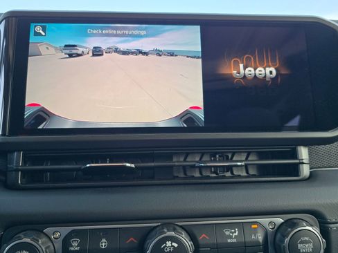 Used 2026 Jeep Gladiator Rubicon AWD/4WD image 24