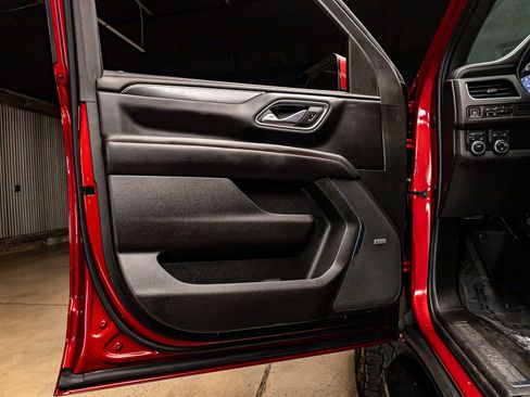 Used 2023 Chevrolet Tahoe RST w/ RST Performance Edition AWD/4WD image 29