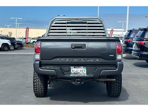 Used 2020 Toyota Tacoma TRD Off-Road w/ TRD Premium Off Road Package AWD/4WD image 5
