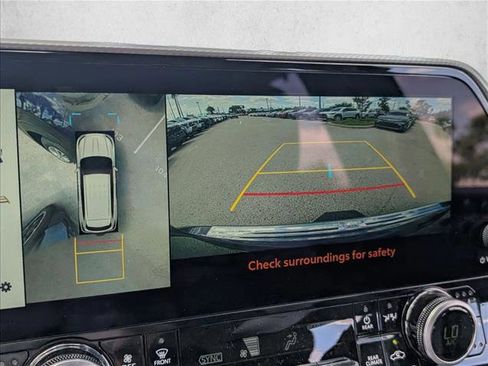 New 2026 Toyota Highlander Platinum image 12