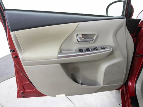 Used 2014 Toyota Prius V Three FWD image 19